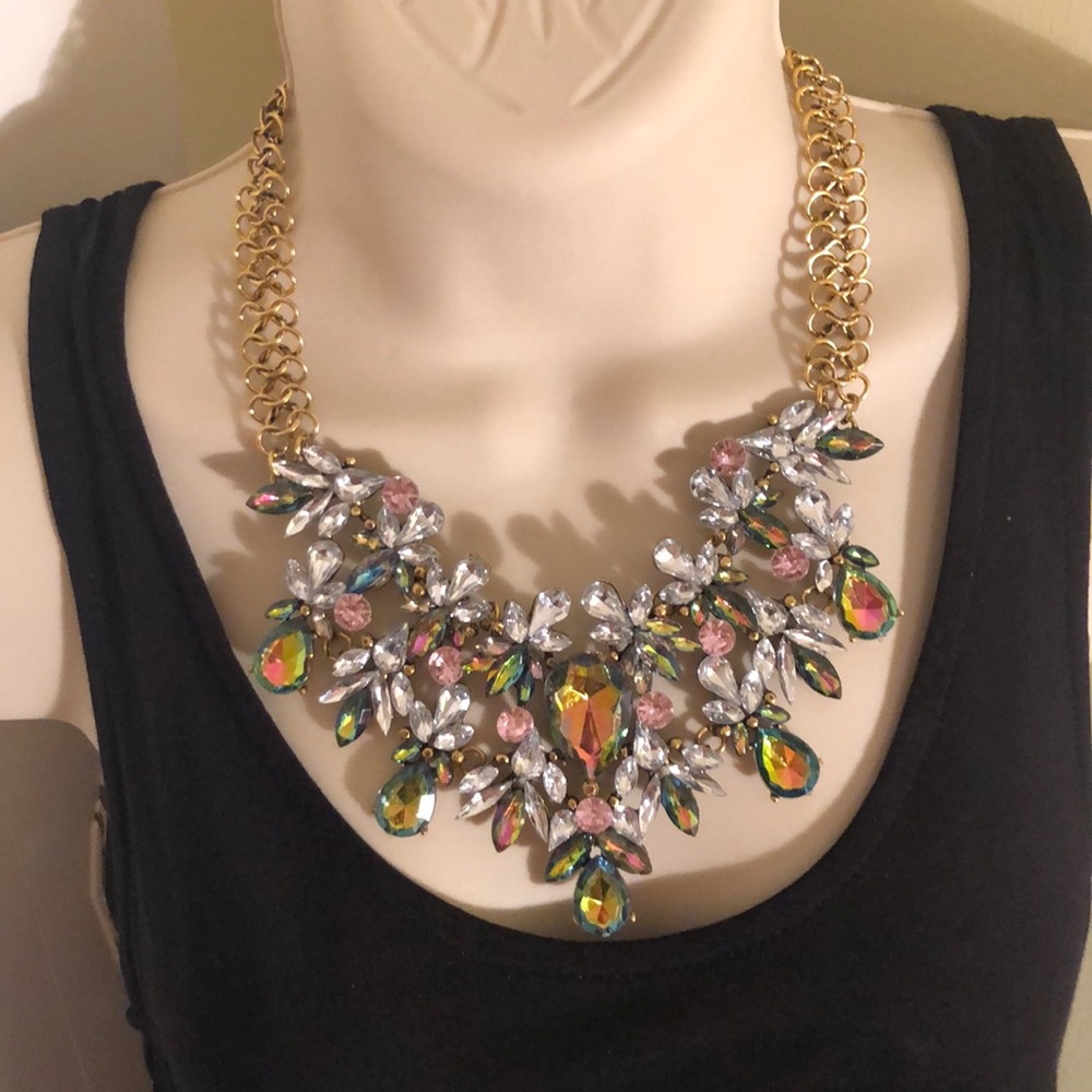 Pretty statement necklace!